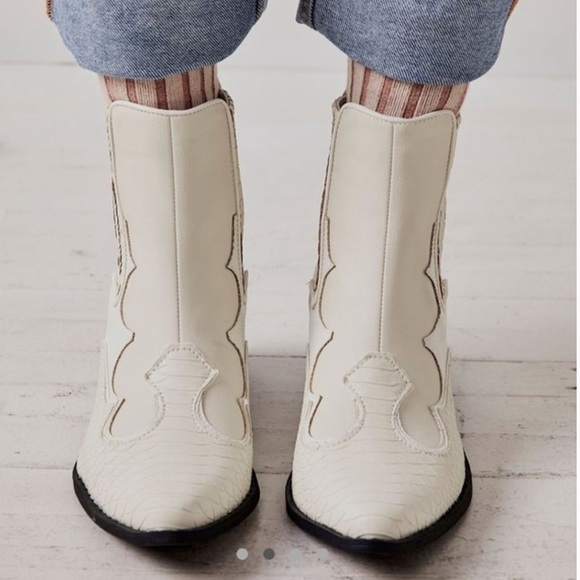 NIB free people Coconuts by Matisse
Cavalier Western Bootie 7.5 - Picture 1 of 6